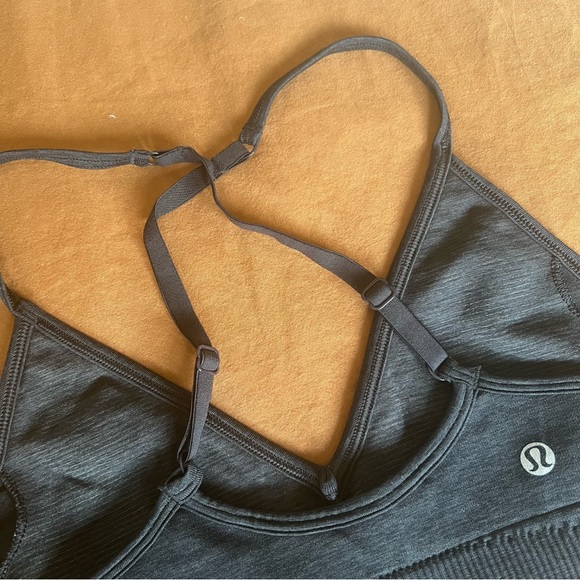 Lululemon Sports Bra. - Picture 4 of 5
